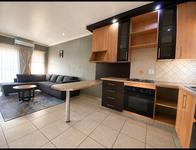 2 BEDROOM APARTMENT FOR SALE IN VANDERBIJLPARK SE 6